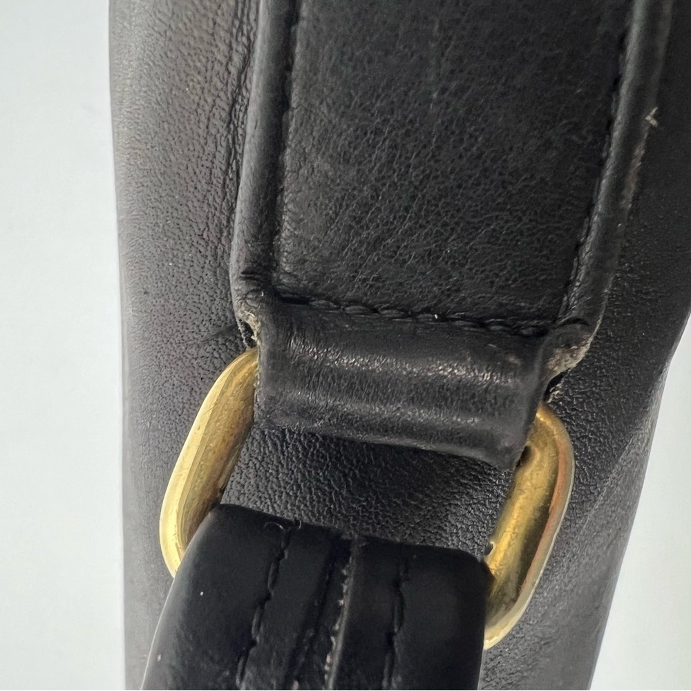 Coach Vintage Station Bag Black Glove Tanned Leather Station Crossbody size M - Picture 12 of 13